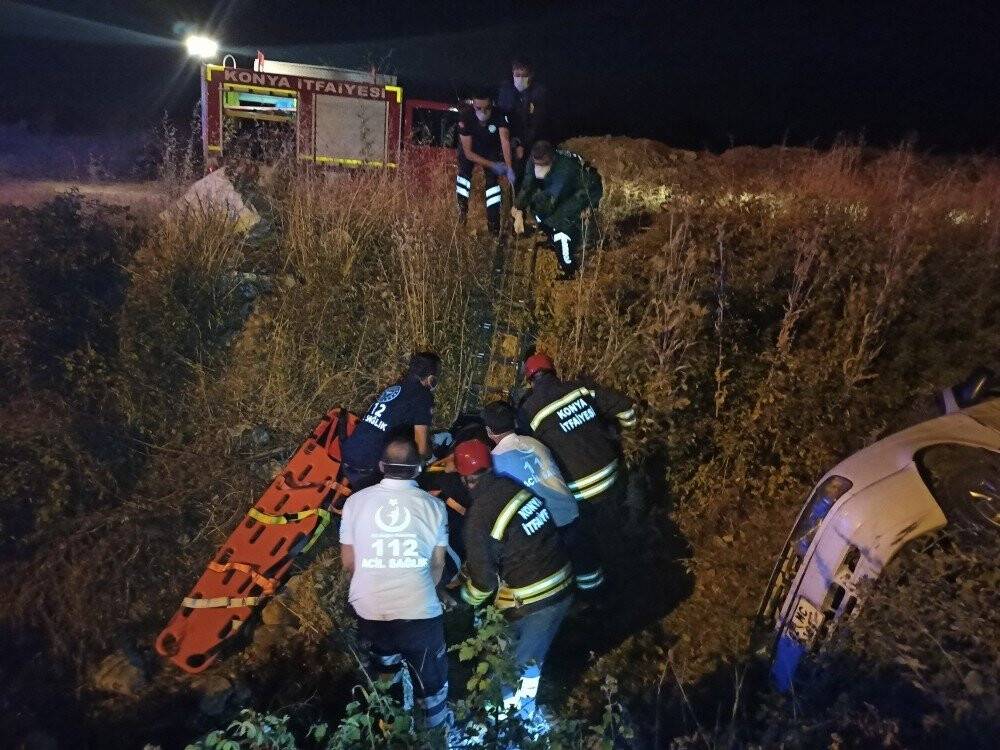 Konya’da otomobil şarampole yuvarlandı: 2 yaralı