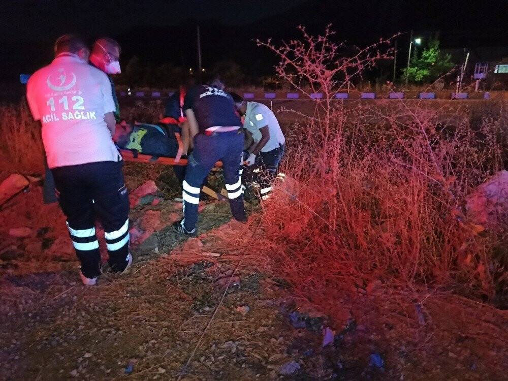 Konya’da otomobil şarampole yuvarlandı: 2 yaralı