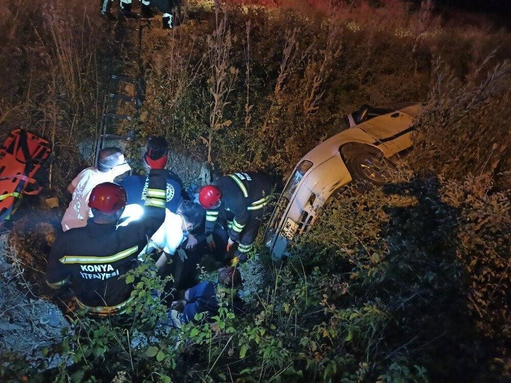 Konya’da otomobil şarampole yuvarlandı: 2 yaralı