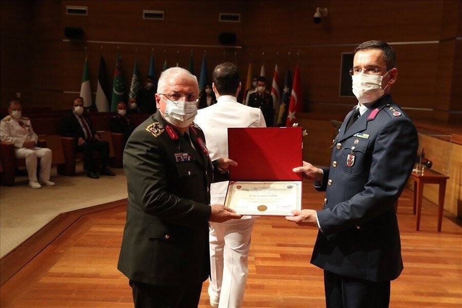 Akar ve TSK komuta kademesi kurmay subaylarla bir araya geldi