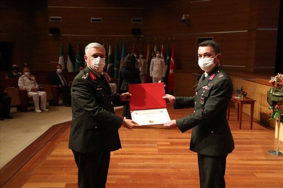 Akar ve TSK komuta kademesi kurmay subaylarla bir araya geldi