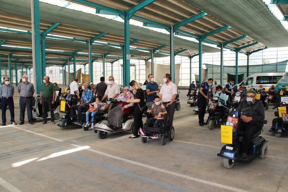 Akşehir Belediyesinden engellilere akülü araba