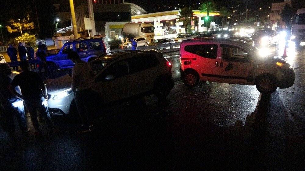 D100 Karayolu’nda 3 araç çarpıştı: 1 yaralı