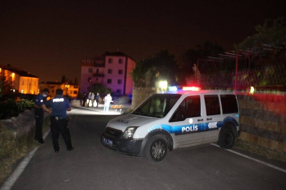 Komşuların kavgası kanlı bitti: 2 yaralı