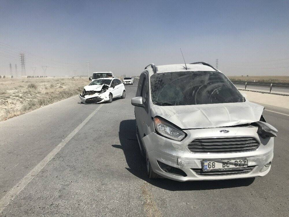Kum fırtınası zincirleme kazaya yol açtı