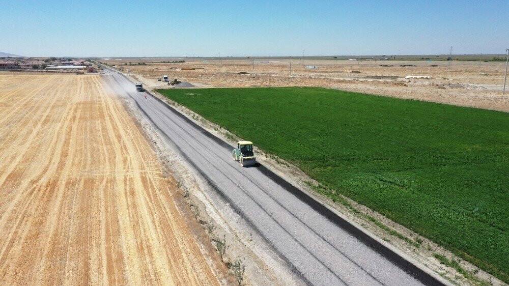 Konya Büyükşehir’den Karapınar’a 183 kilometre mahalle yolu