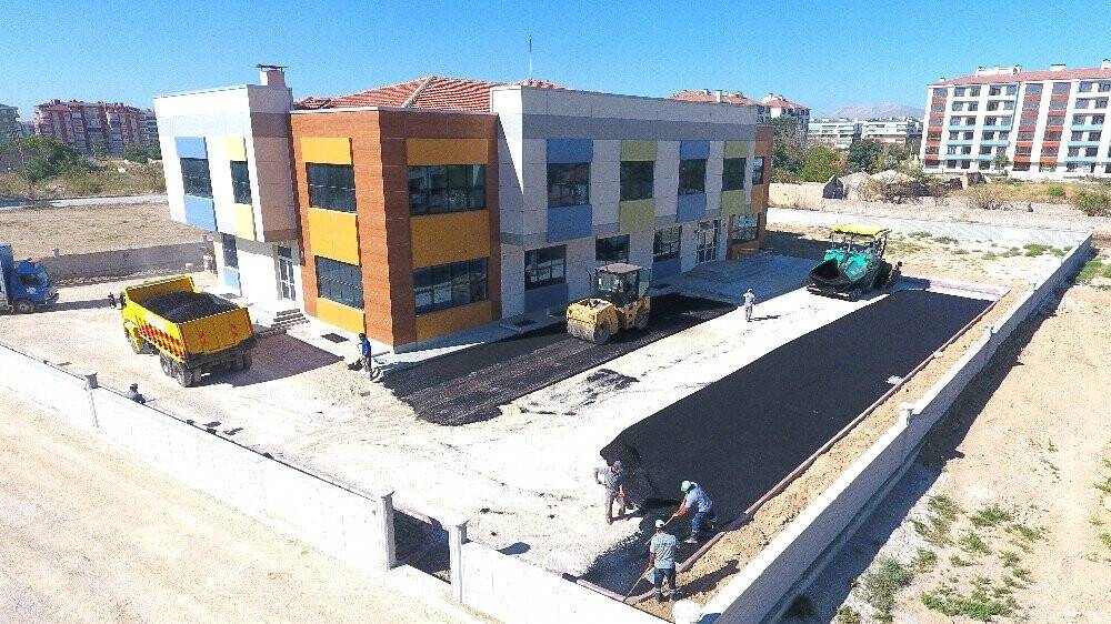 Karatay Belediyesi'nden Birinci Sınıf Öğrencilerine çanta ve kırtasiye malzemesi desteği
