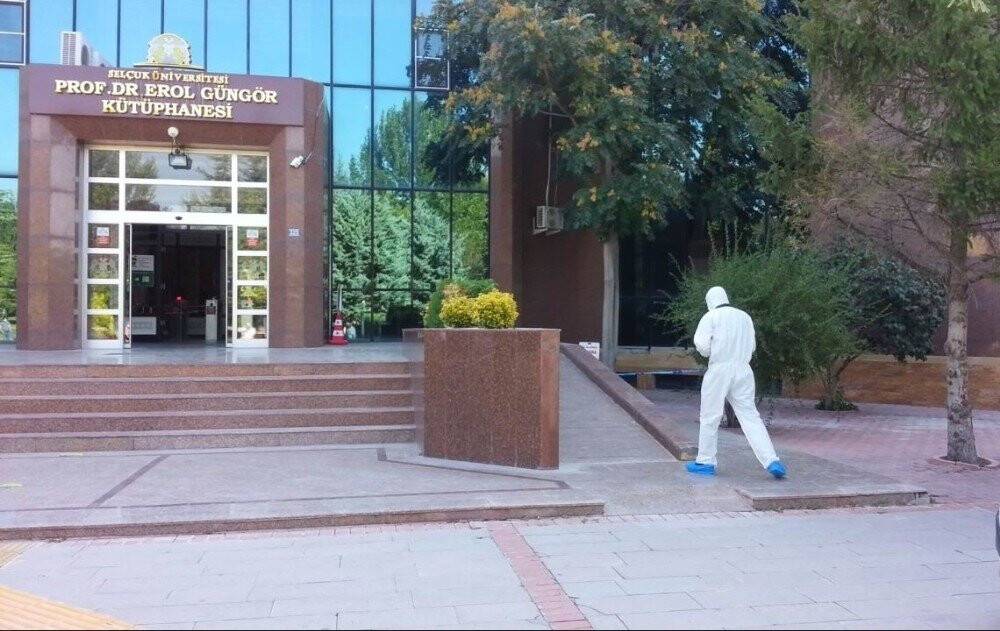 Konya'da öğretim görevlisi çalıştığı kütüphanenin girişinde ölü bulundu
