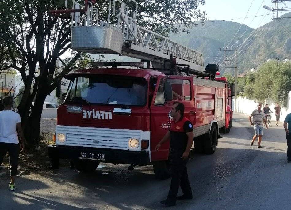 Ocakta unutulan yemek, mutfağı yaktı