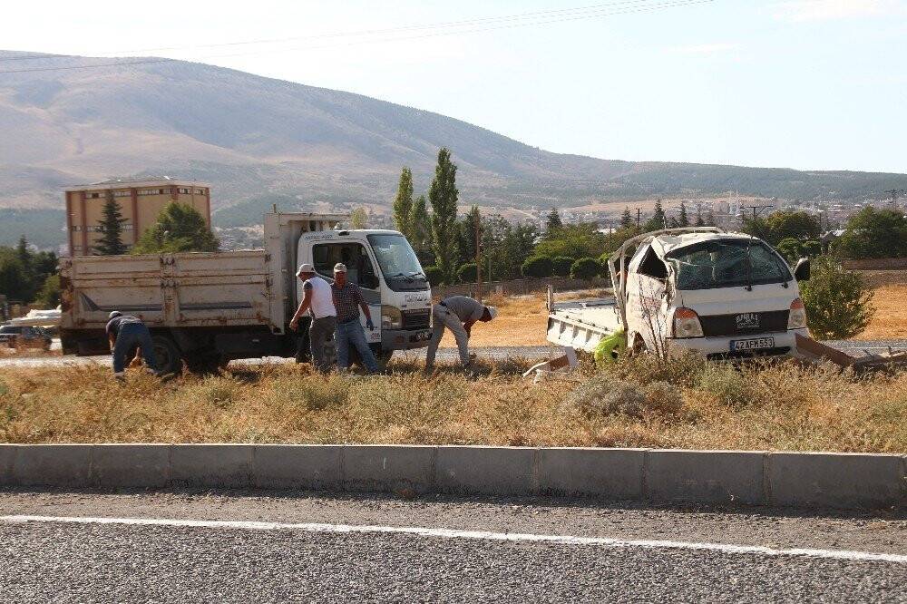 Konya’da kamyonetler çarpıştı: 2 yaralı