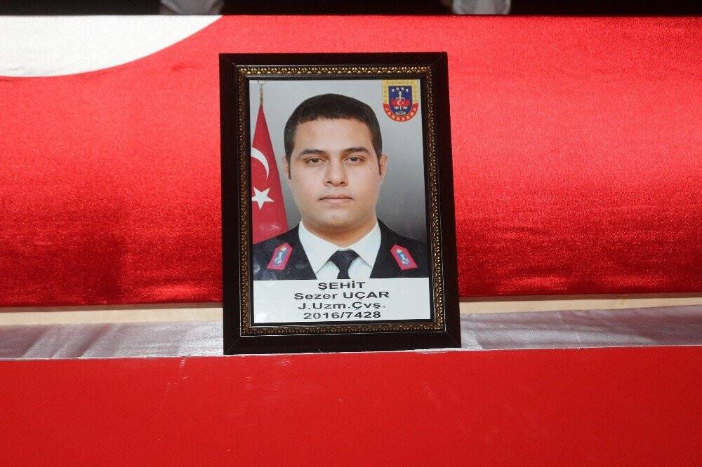 Şehit askerlere uğurlama töreni düzenlendi