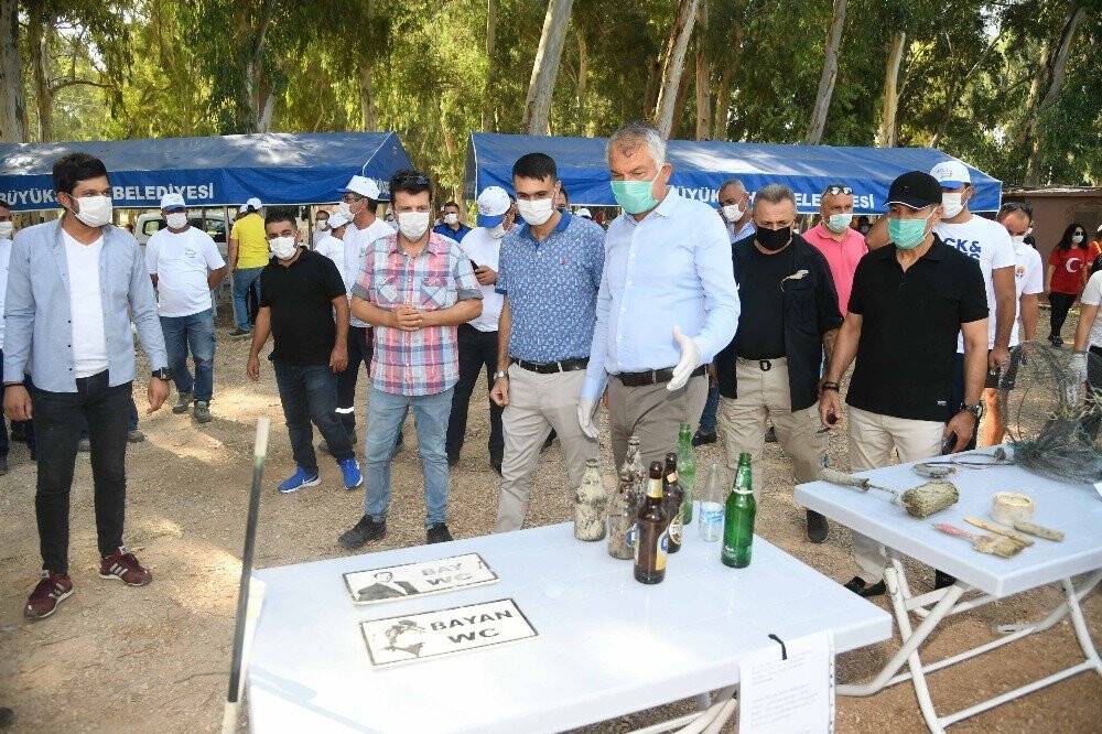 Gölden çıkarılan atık ve çöp sergisi