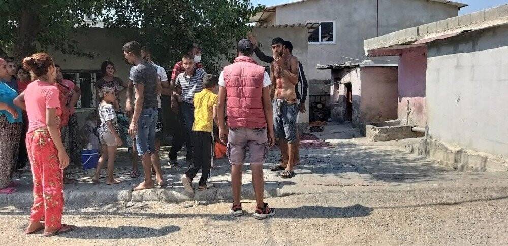 Virüs öfkeyi engellemedi, taşlı sopalı kavga ettiler