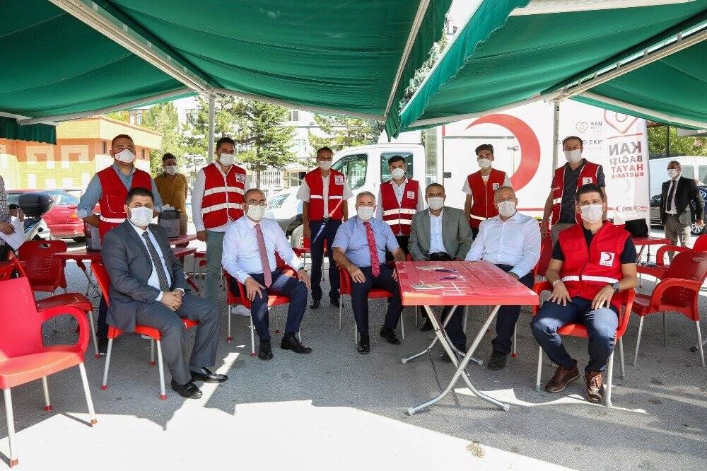 Çelik ve Kavuş’tan 'Kan ver hayat kurtar' çağrısı