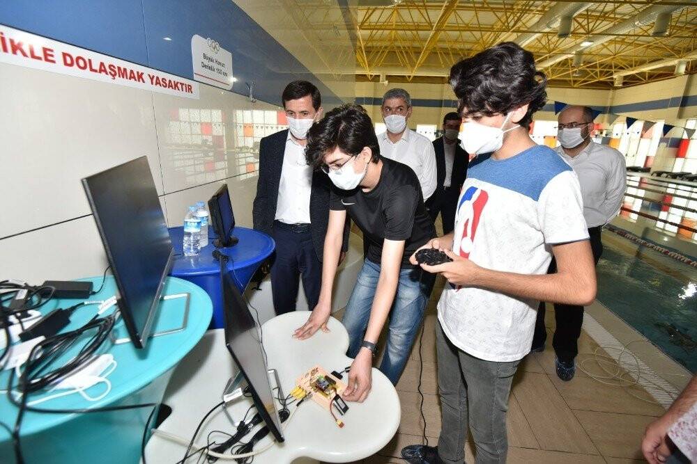 Karataylı gençler insansız denizaltı robotu ile Teknofest'te