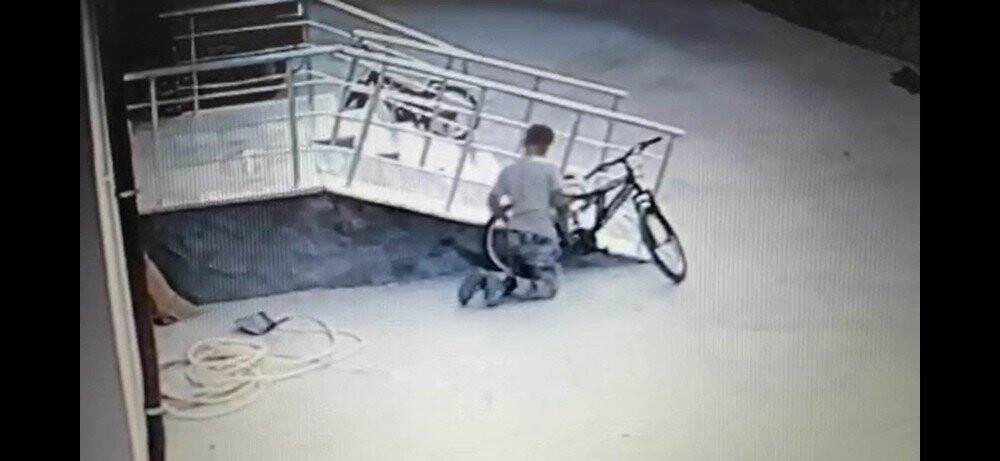 Konya'daki teker hırsızı güvenlik kamerasına yakalandı