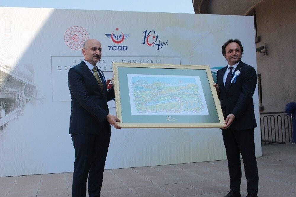 Bakan Karaismailoğlu: Türkiye Cumhuriyeti Devlet Demiryolları Genel Müdürlüğünü ziyaret etti.