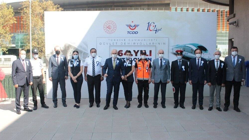 Bakan Karaismailoğlu: Türkiye Cumhuriyeti Devlet Demiryolları Genel Müdürlüğünü ziyaret etti.