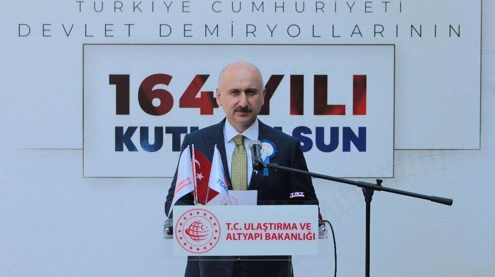 Bakan Karaismailoğlu: Türkiye Cumhuriyeti Devlet Demiryolları Genel Müdürlüğünü ziyaret etti.
