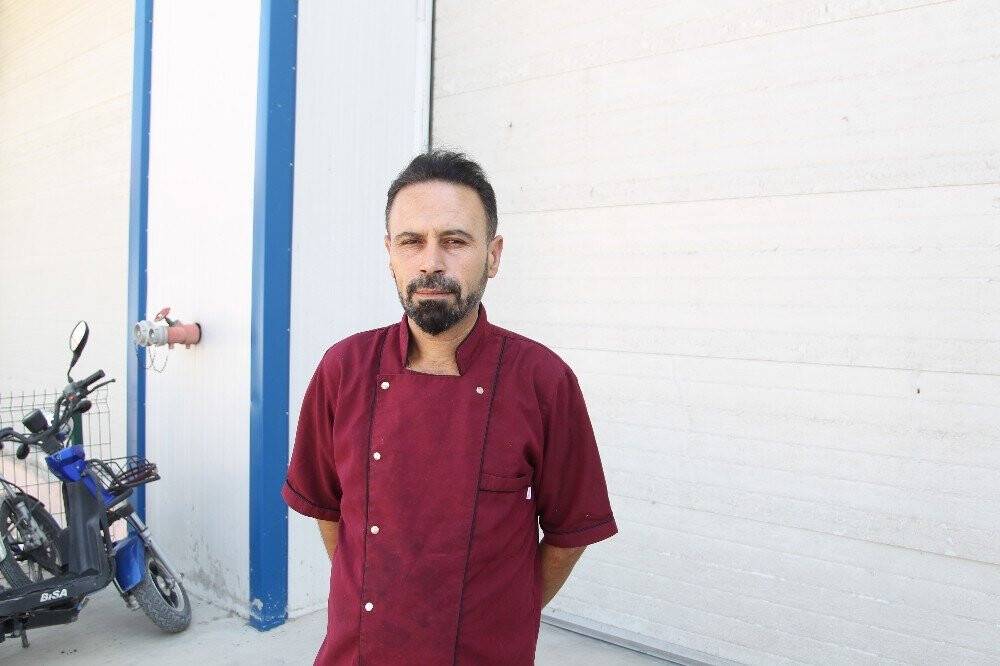 Kafasına karton geçirip motosiklet çaldı
