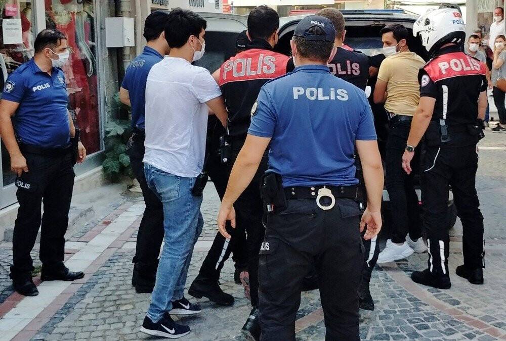Polise saldıran şahıslara para cezası