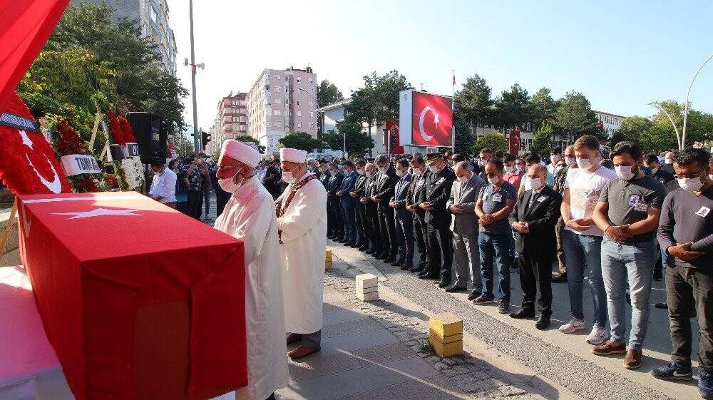 Şehit polis memuru Onur Küçük son yolculuğuna uğurlandı