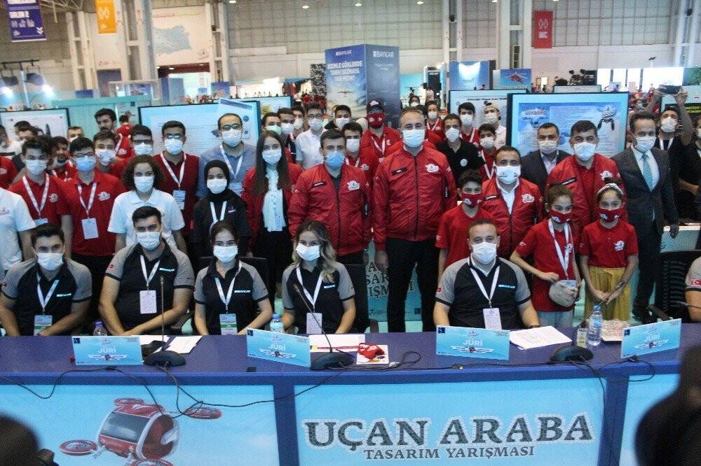 Adalet Bakanı Gül, Teknofest 2020 yarışmalarını ziyaret etti