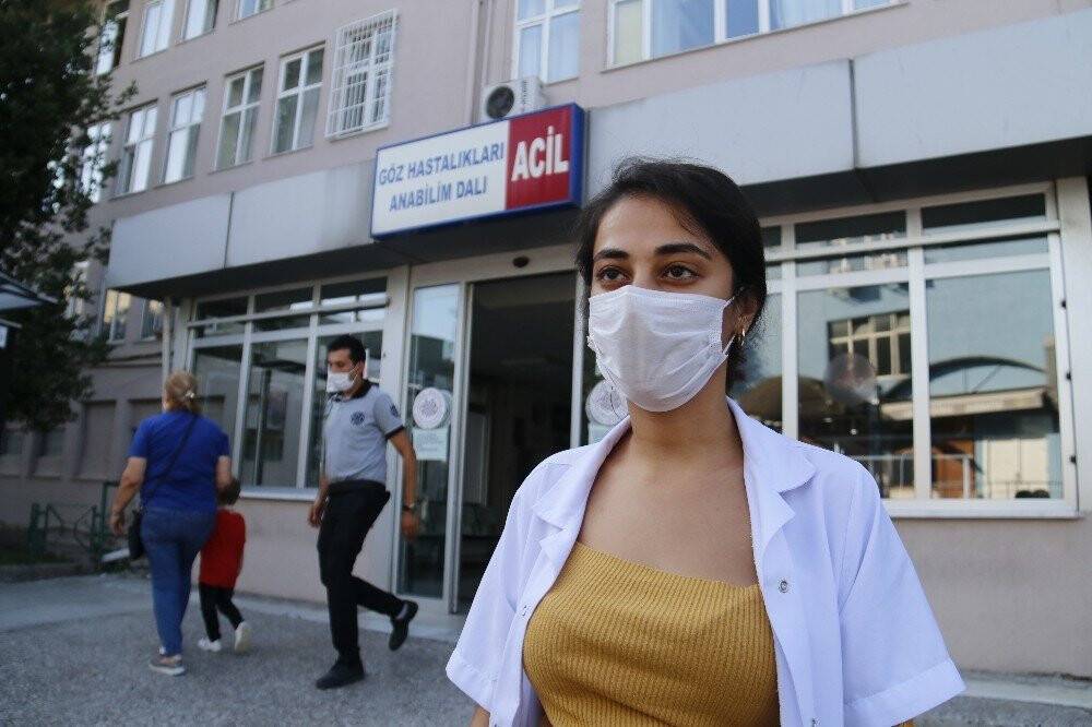 Darp edilen hastane personeli görme yetisini kaybetme ile karşı karşıya