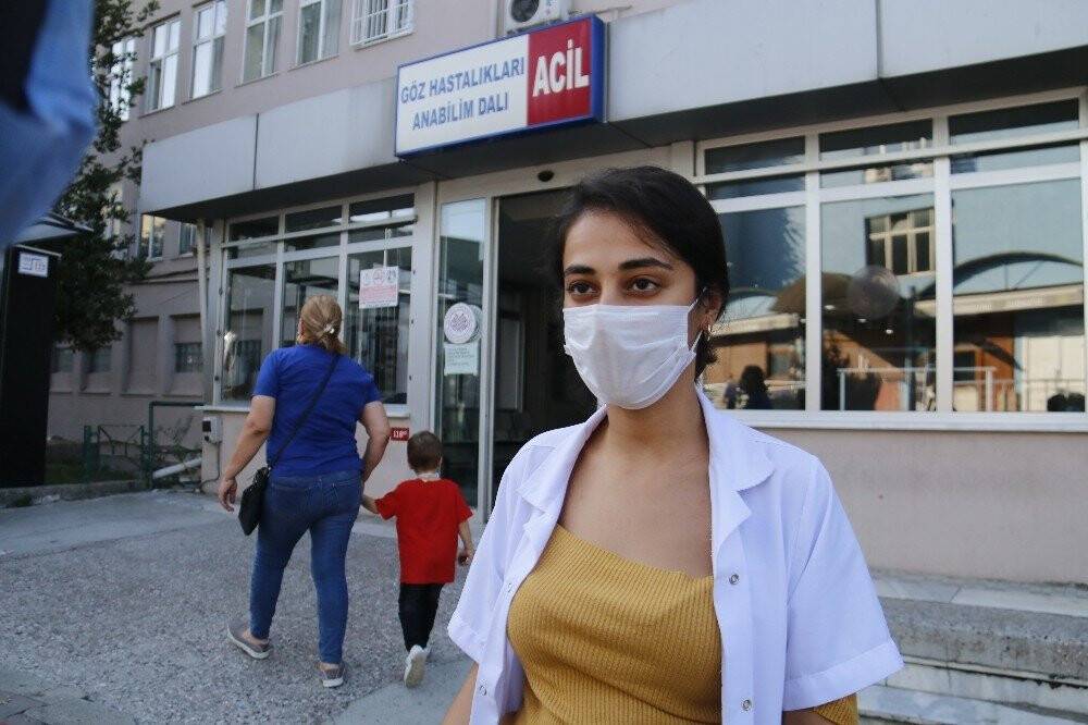 Darp edilen hastane personeli görme yetisini kaybetme ile karşı karşıya