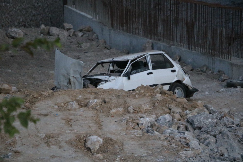 Dere yatağına uçan otomobilden sağ çıktı