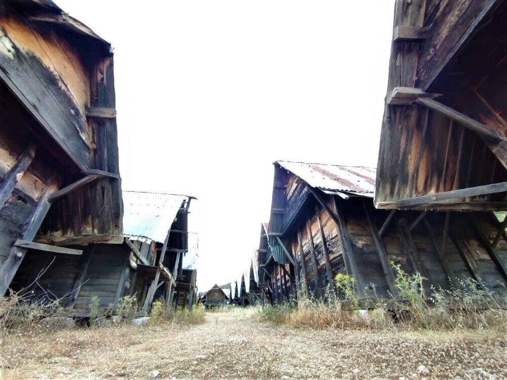 Çivi kullanılmadan yapılan 500 yıllık ambarlar tarihe meydan okuyor