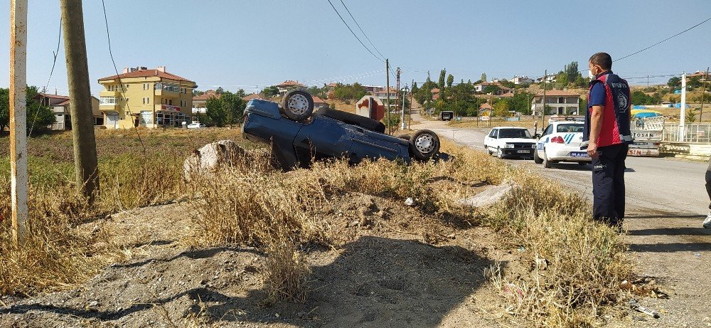 Takla atan otomobilde 2 yaralı