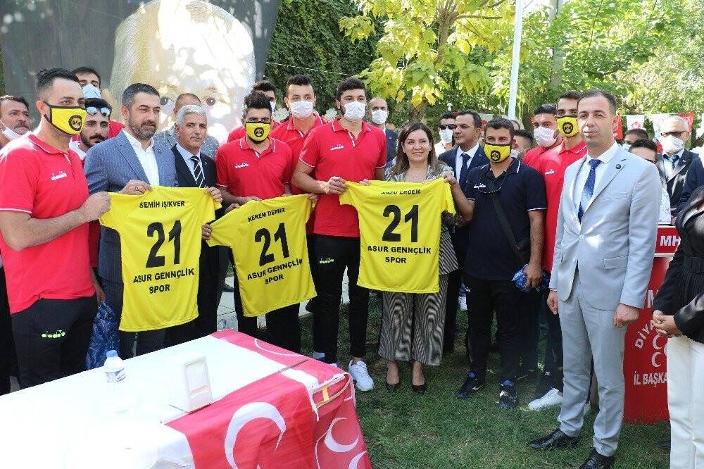 MHP’den Diyarbakır’da gövde gösterili kongre