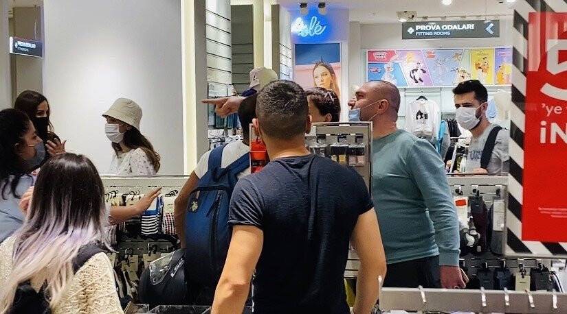 Giyim mağazasında ki sıra kavgası kameralarda