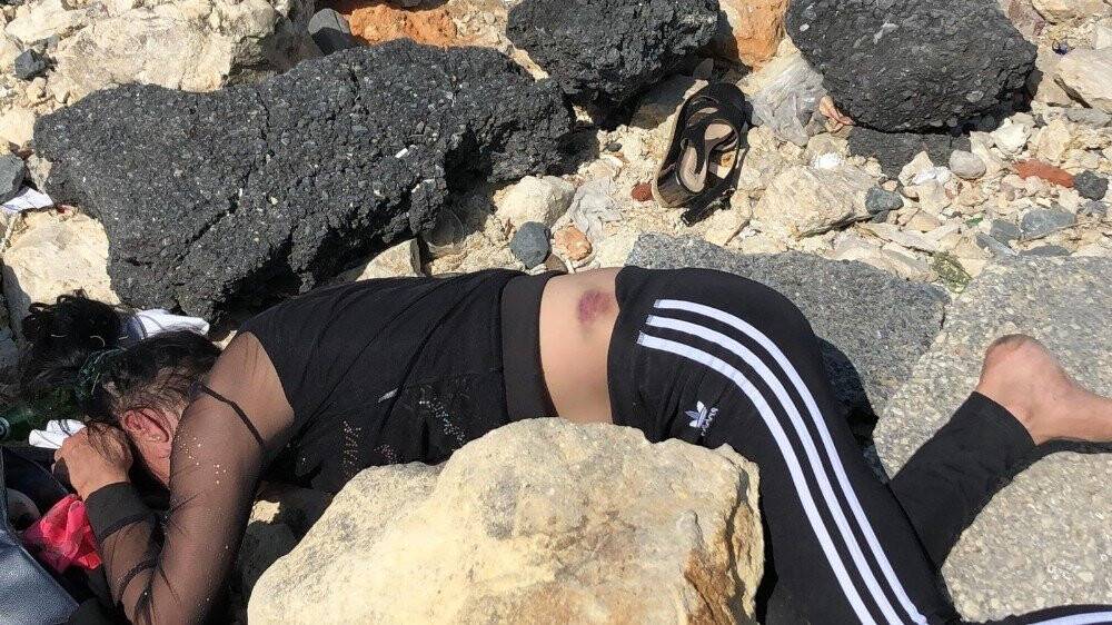 Kadını dövüp kayalıklara attılar