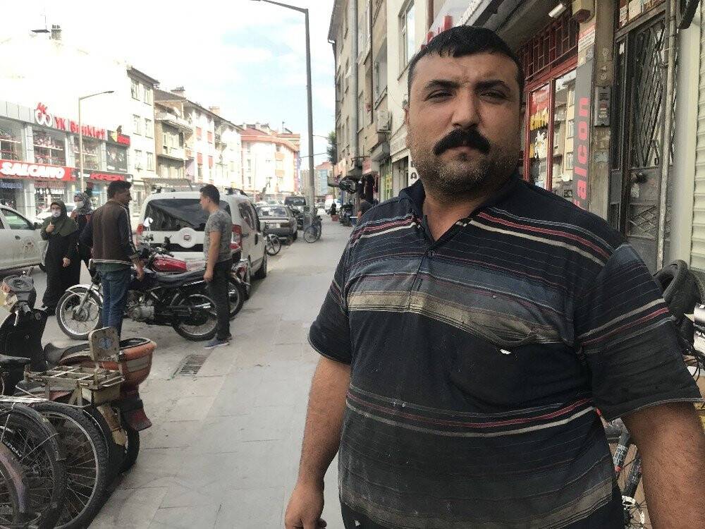 Konya'da hırsızlık! Sahibinin gözü önünde motosikleti çaldılar