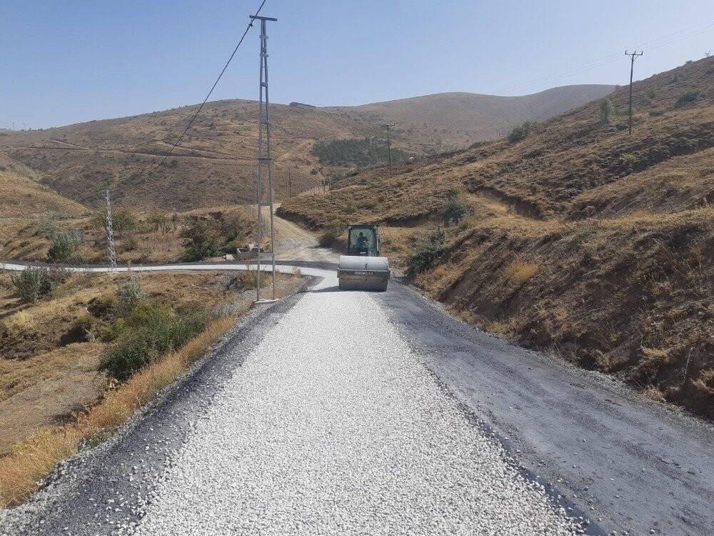 Konya'da mahalle yollarındaki çalışmalar devam ediyor