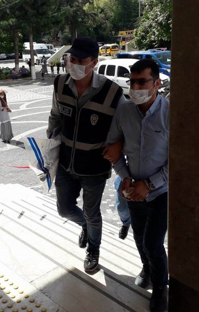Konya’da otomobilde 6 tabanca ve pompalı tüfek bulundu
