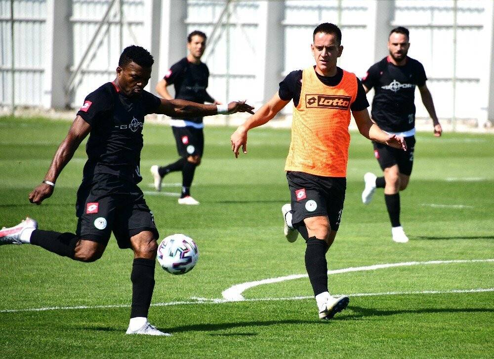 Konyaspor maç öncesi taktik çalıştı
