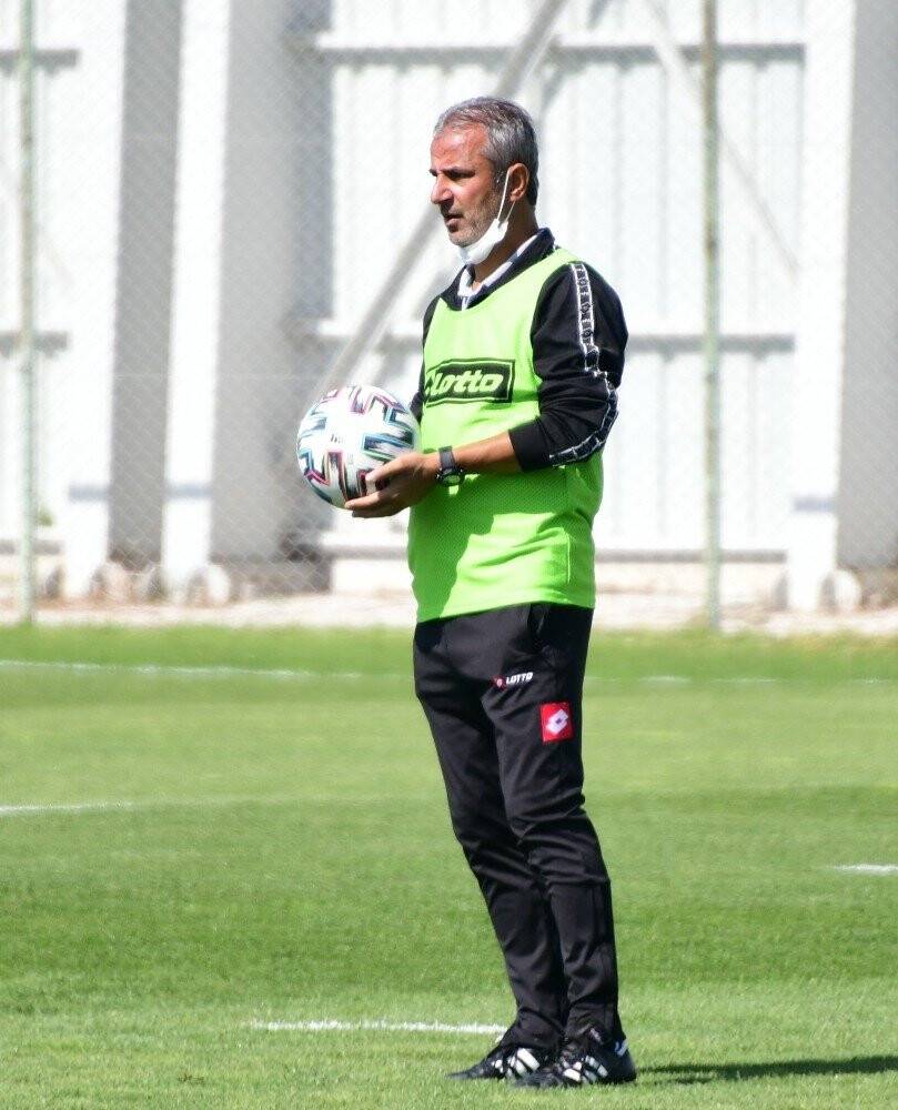 Konyaspor maç öncesi taktik çalıştı