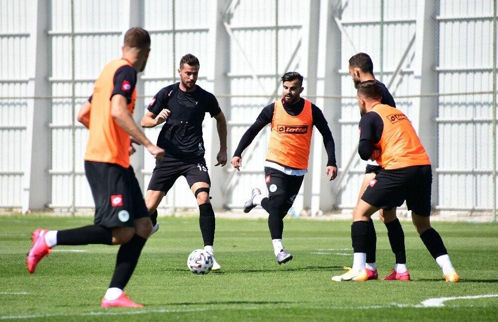 Konyaspor maç öncesi taktik çalıştı