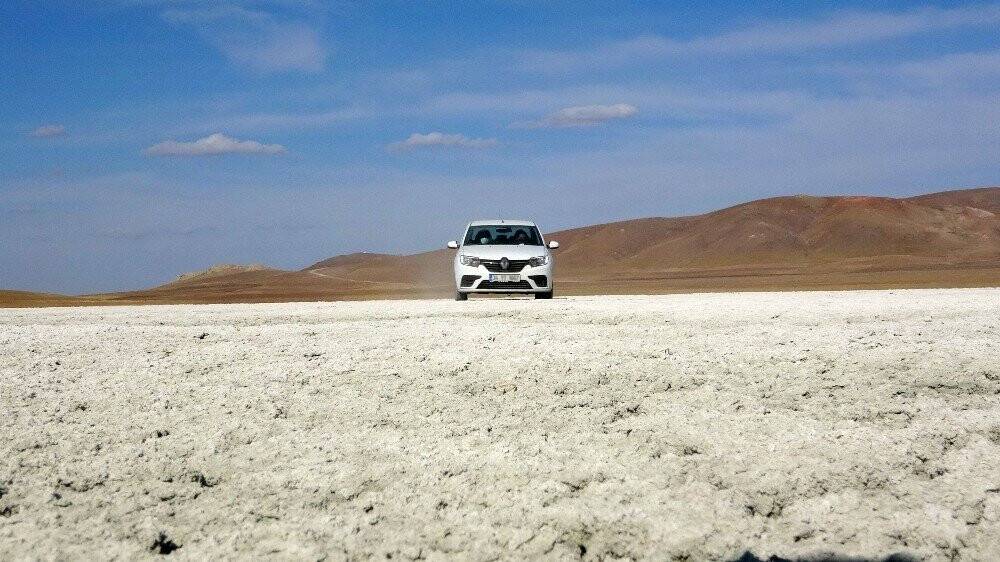 Akgöl Kuş cenneti aşırı sıcaklardan dolayı tamamen kurudu.