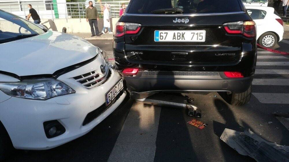 Önce araca sonra yayalara çarptı: 3 yaralı