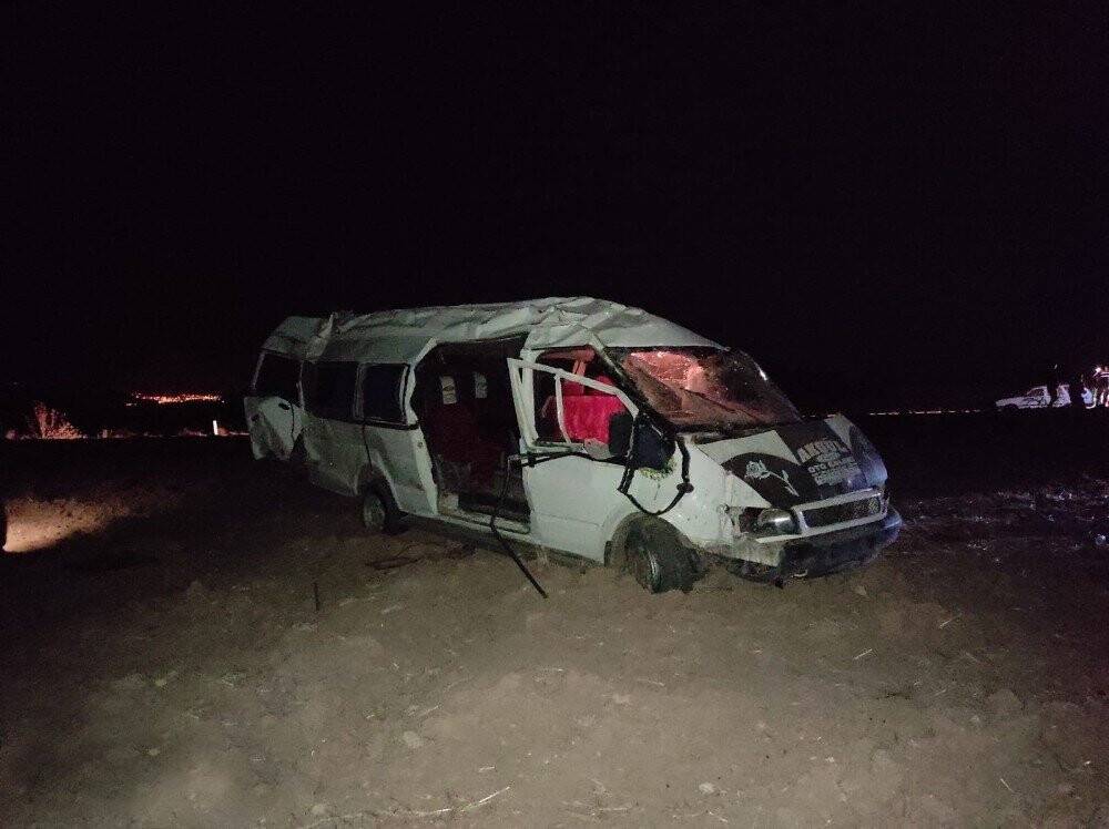 Konya'da kaza! Minibüs takla attı: 5 yaralı