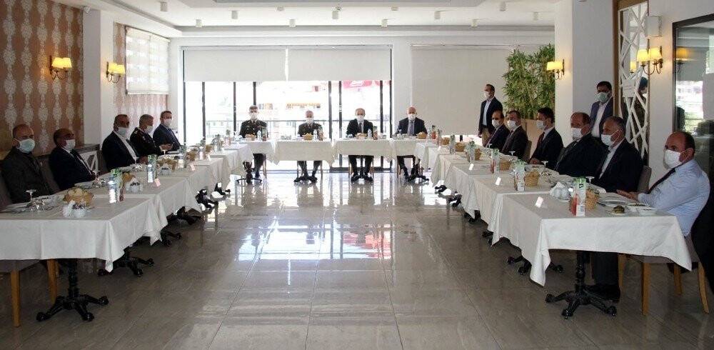 Tayini Konya'ya çıkan Bayburt İl Garnizon Komutanı Diker’e veda yemeği