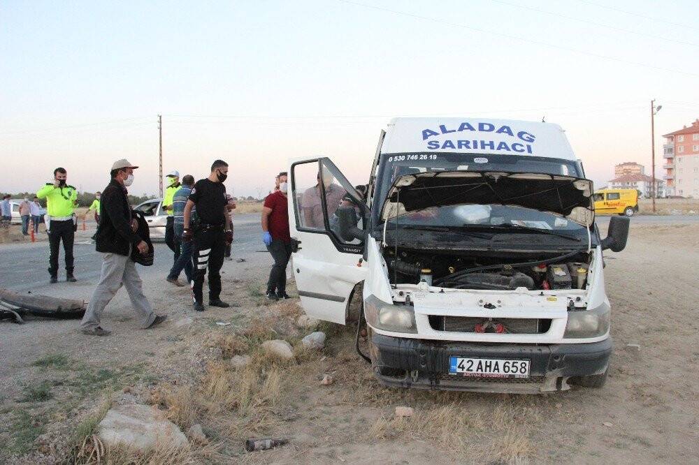 Bozkırlı  tarım işçilerini taşıyan minibüs kaza yaptı: 13 yaralı