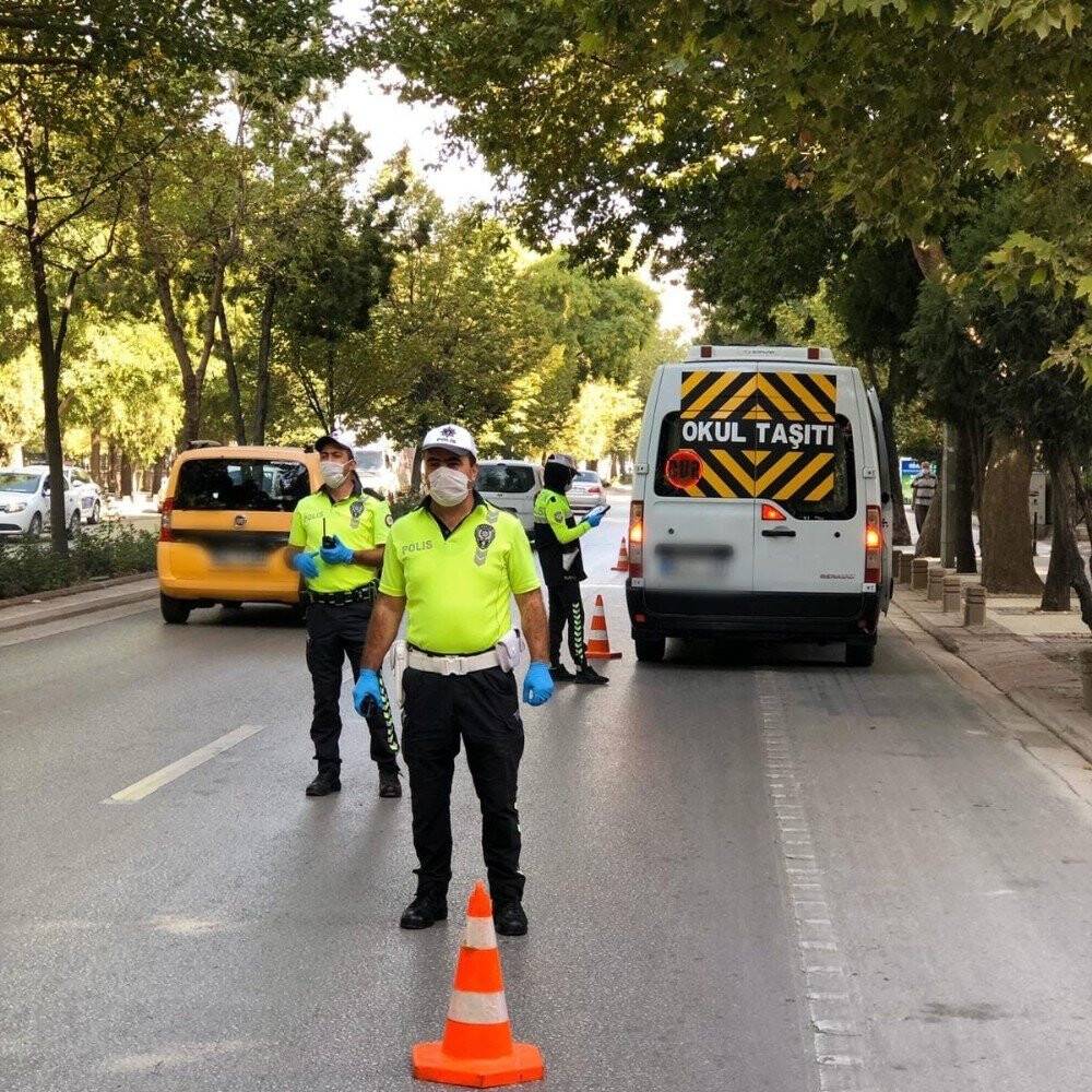 Konya’da okul servislerine denetim! 22 araç ve sürücüye 8 bin 636 lira ceza