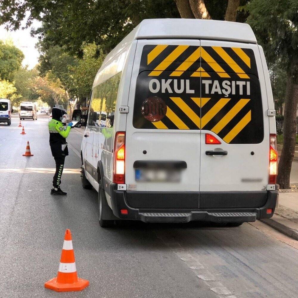 Konya’da okul servislerine denetim! 22 araç ve sürücüye 8 bin 636 lira ceza