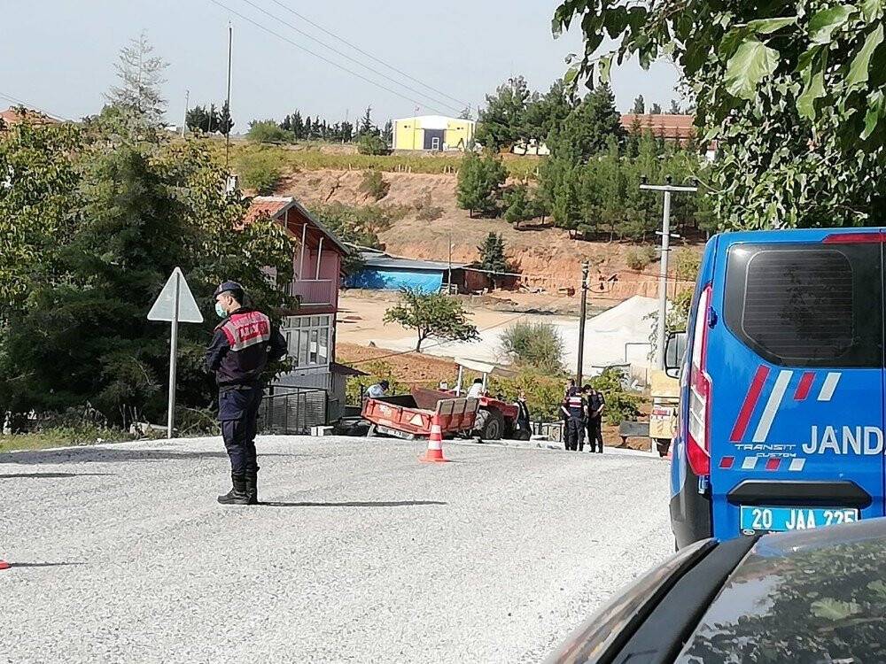 Şeker komasına giren sürücü traktörüyle evin bahçesine daldı