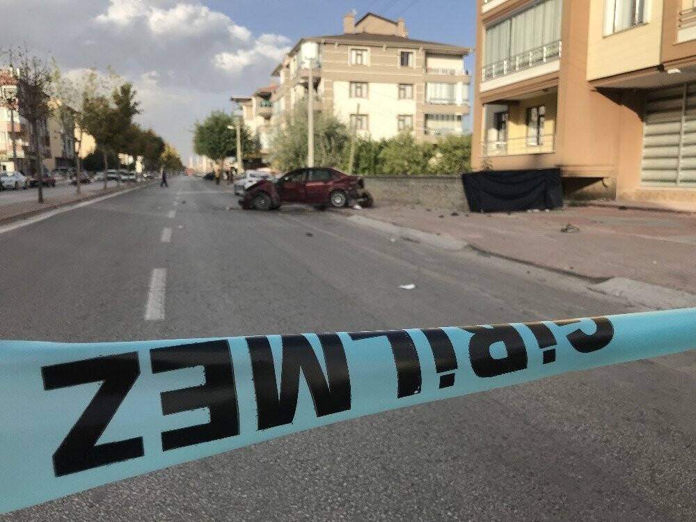 Konya'da feci kaza! Otomobil kaldırımda yürüyen aileye çarptı: 5 yaşındaki çocuk ve babası öldü